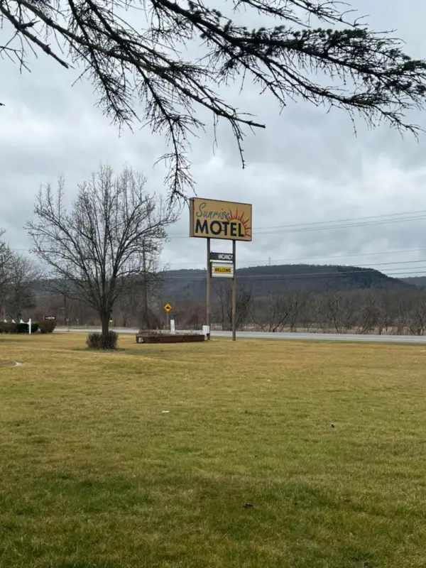 Sunrise Motel 4