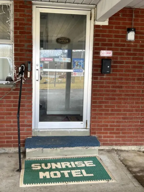 Sunrise Motel 5